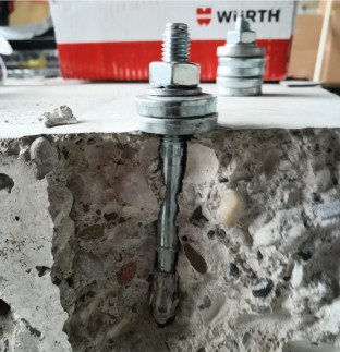 Anker te kort op de rand plaatsen Anker te kort op de rand plaatsen