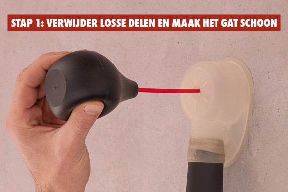 Stap 1 - Verwijder losse delen en maak het gat schoon